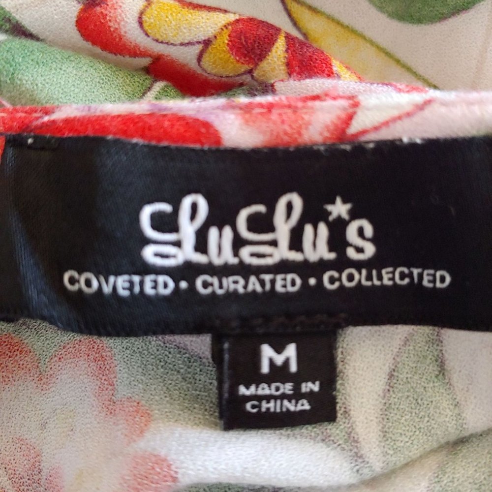 Lulu's floral shrt sleeve wrap dress red, green and white size Medium - Picture 14 of 16